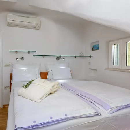 빌라 Luxury Beachfront Beach House Mutnik Brac With Private Pool Right At The Beach In Beautiful Bay In Mirca - Brac Mirce