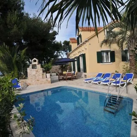 빌라 Luxury Beachfront Beach House Mutnik Brac With Private Pool Right At The Beach In Beautiful Bay In Mirca - Brac *