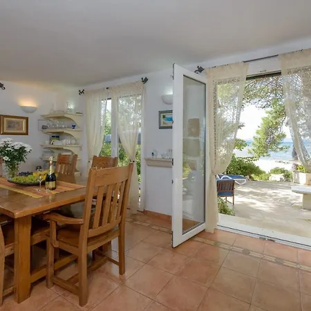 빌라 Luxury Beachfront Beach House Mutnik Brac With Private Pool Right At The Beach In Beautiful Bay In Mirca - Brac Mirce
