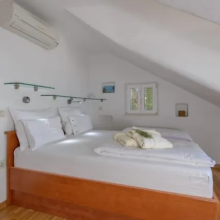 Luxury Beachfront Beach House Mutnik Brac With Private Pool Right At The Beach In Beautiful Bay In Mirca - Brac Mirce